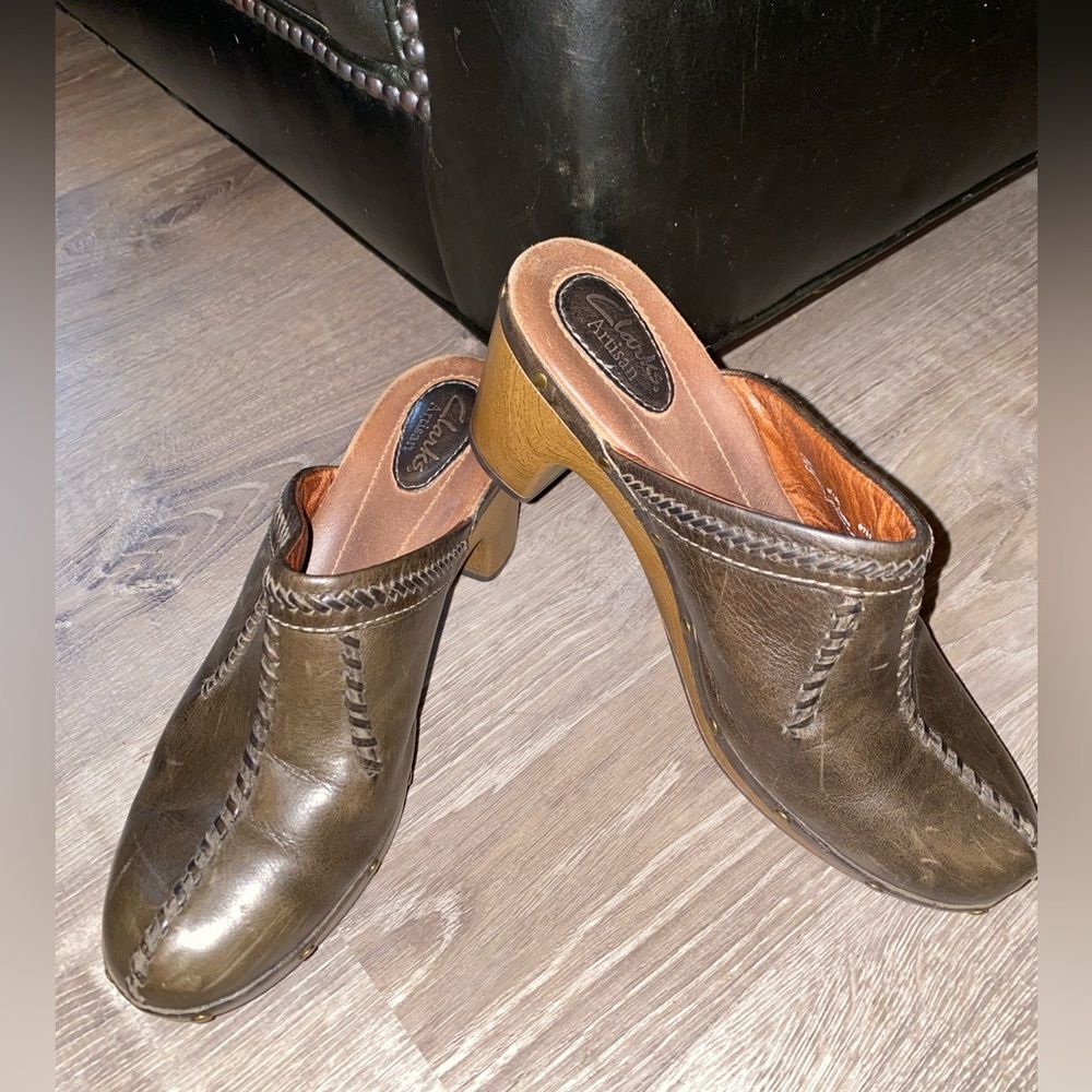 Clarks Artisian Olive color Leather Mules/clogs Sz 8.5 in very good condition.